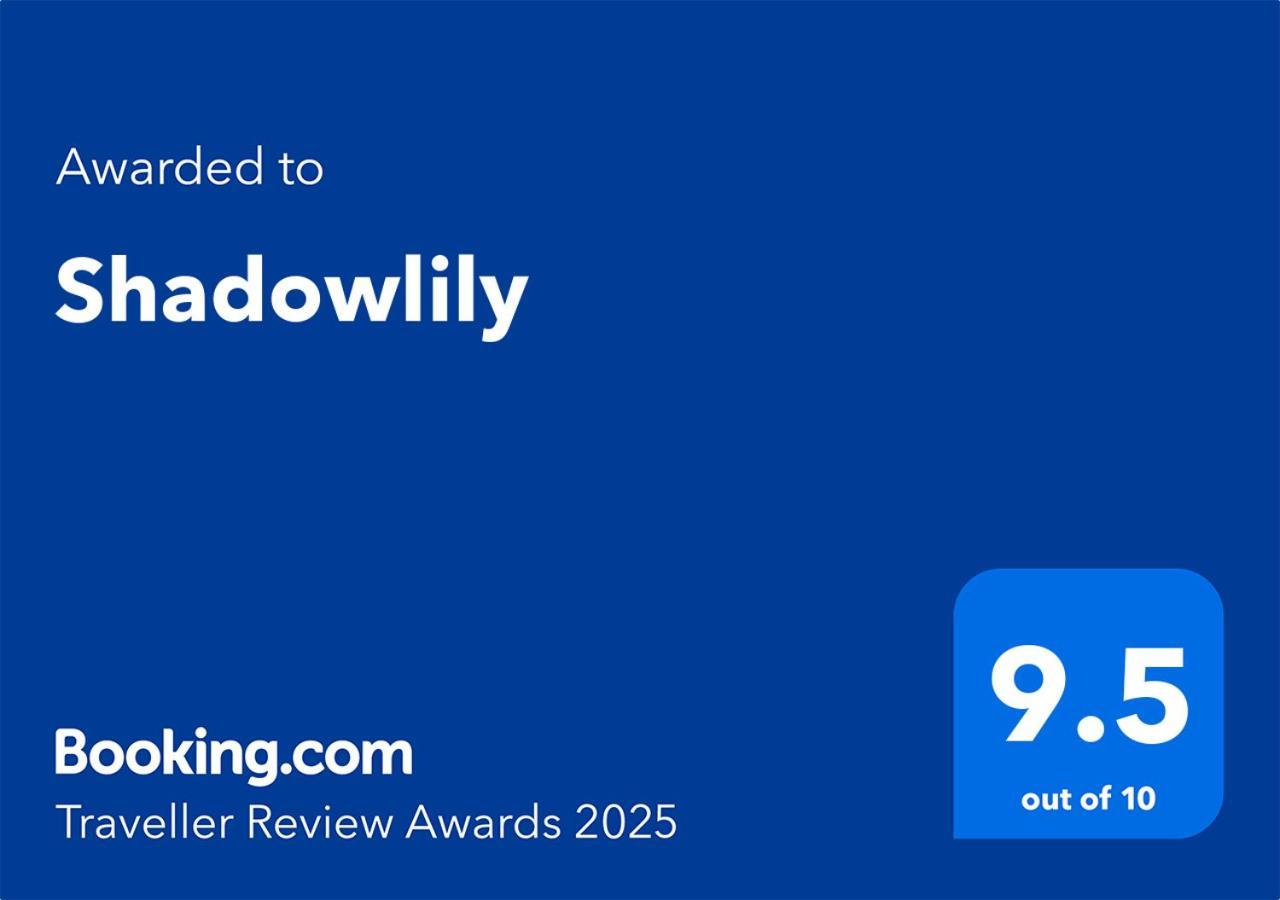 Shadowlily, Budapest